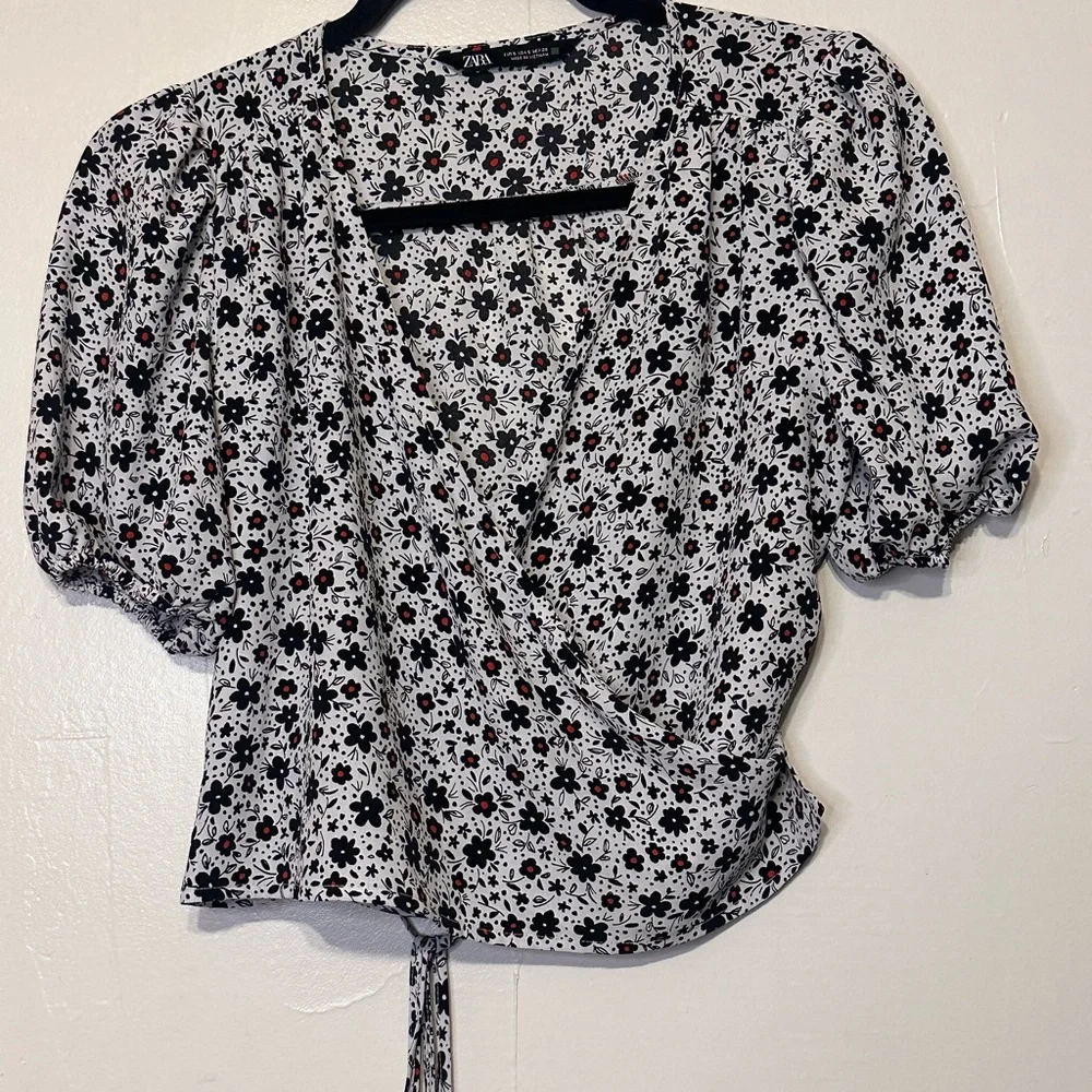 Zara Monochrome Floral Puff Sleeve Blouse